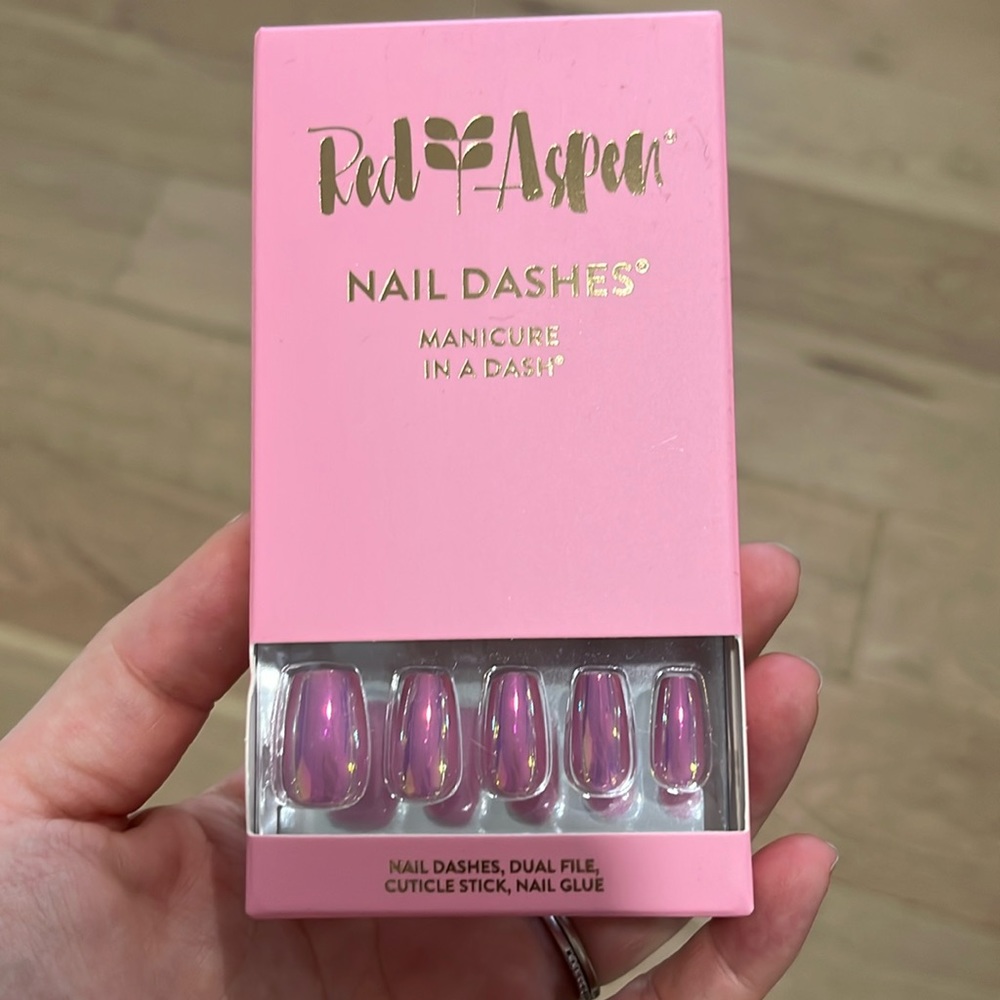 Red Aspen Nail Dashes
